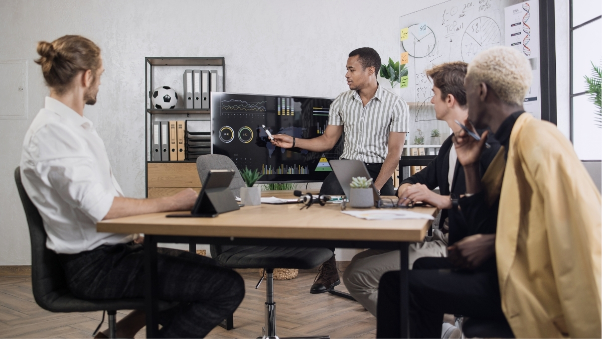 How to Choose the Right Agency for Your Logistics Firm